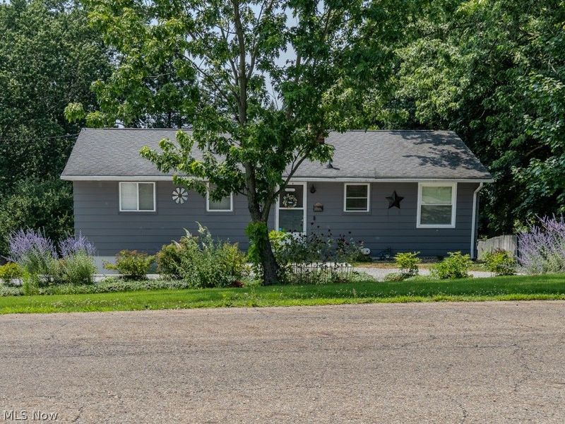 9811 Bellhaven Avenue NW, Uniontown, OH 44685 Photo 3