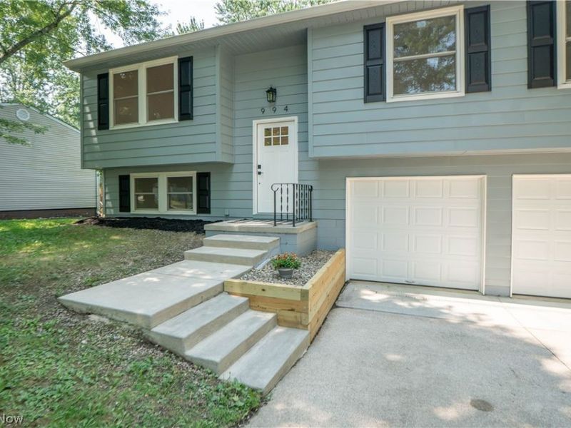994 Erin Drive, Kent, OH 44240 Photo 2