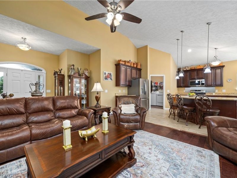 3981 Timber Walk , Lorain, OH 44053 Photo 4