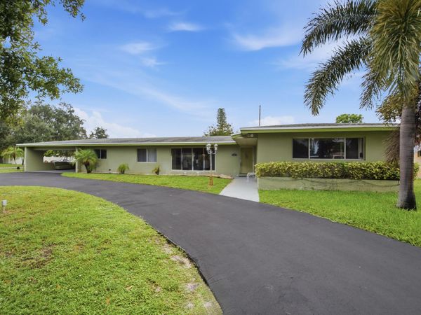 1000 WYOMING Avenue, Fort Lauderdale, FL 33312