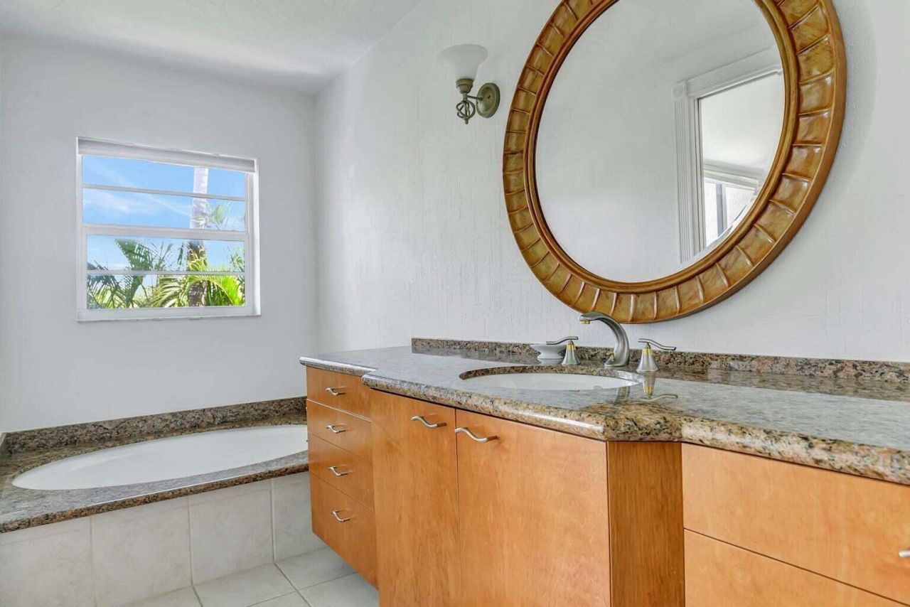 1222 Hillsboro Mile, Unit 11, Hillsboro Beach, FL 33062 Photo