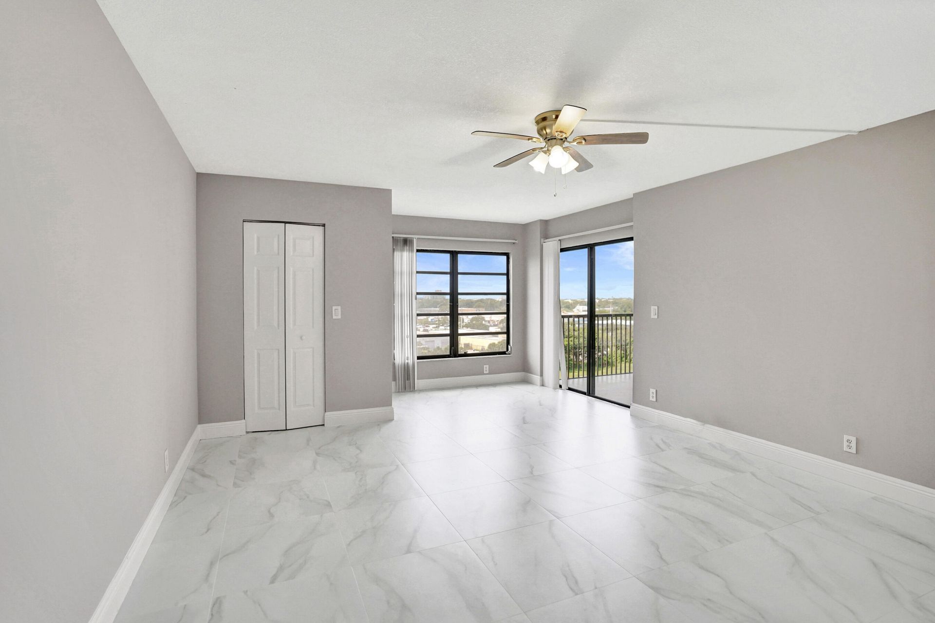 2200 S Cypress Bend Drive, Unit 707, Pompano Beach, FL 33069 Photo