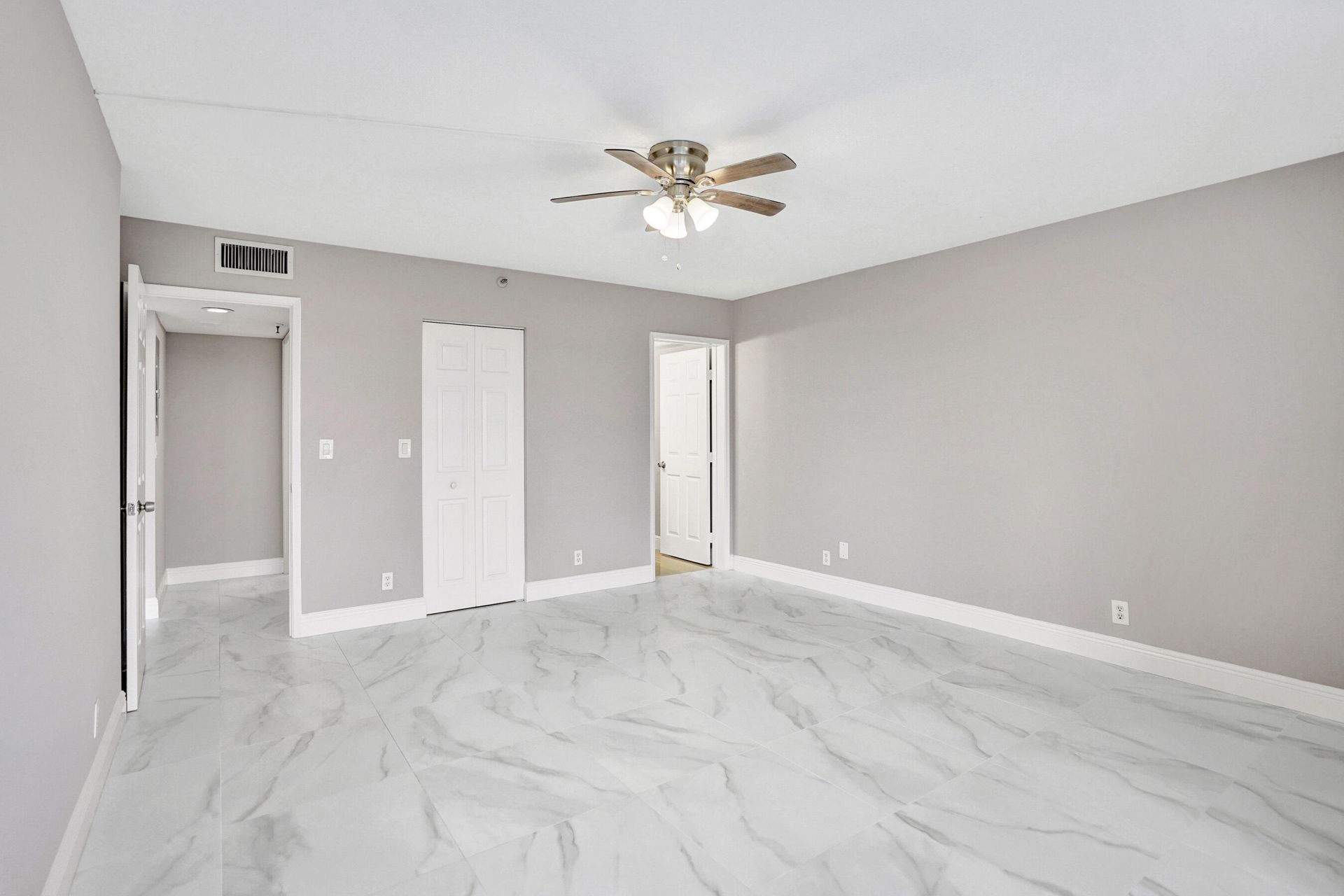 2200 S Cypress Bend Drive, Unit 707, Pompano Beach, FL 33069 Photo