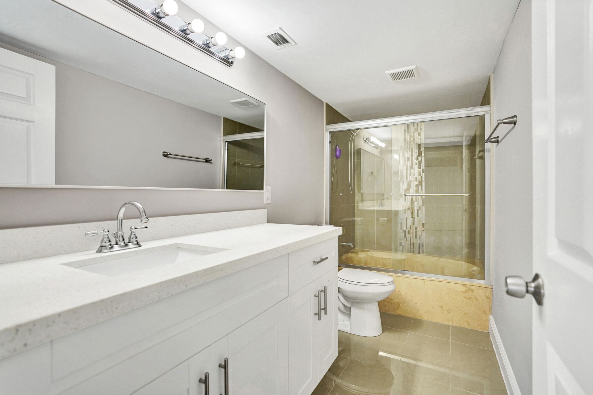 2200 S Cypress Bend Drive, Unit 707, Pompano Beach, FL 33069 Photo