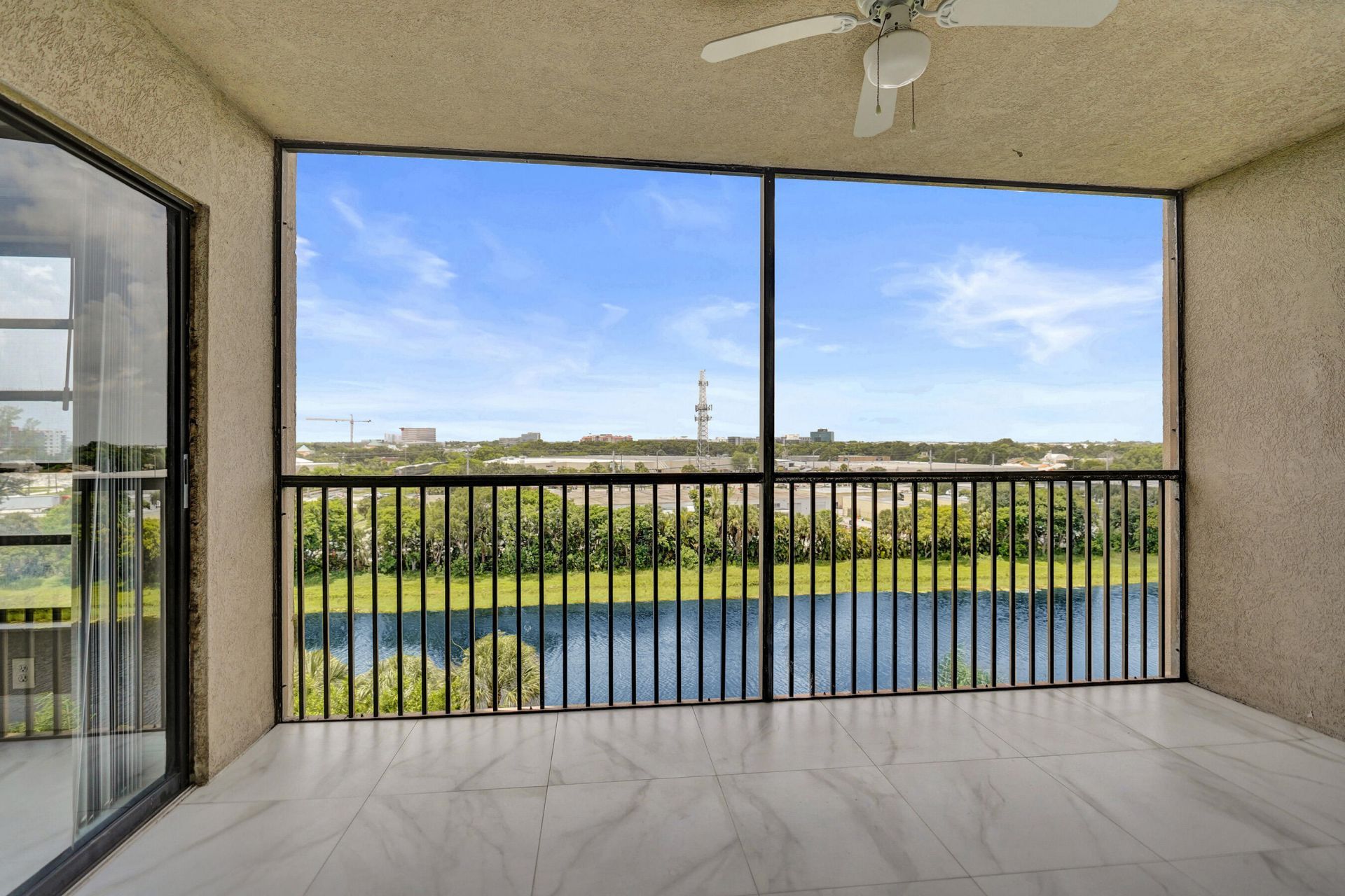 2200 S Cypress Bend Drive, Unit 707, Pompano Beach, FL 33069 Photo