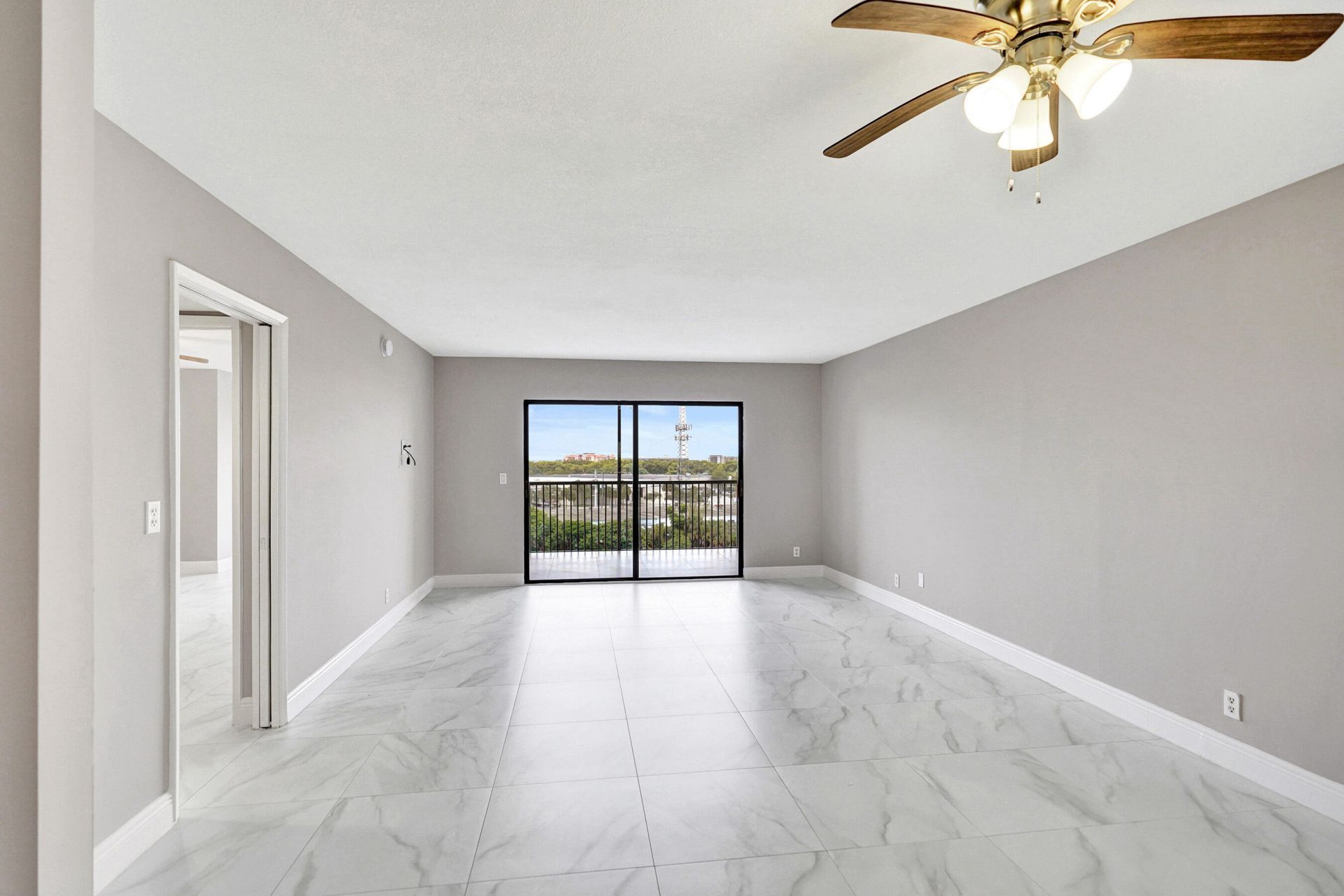 2200 S Cypress Bend Drive, Unit 707, Pompano Beach, FL 33069 Photo