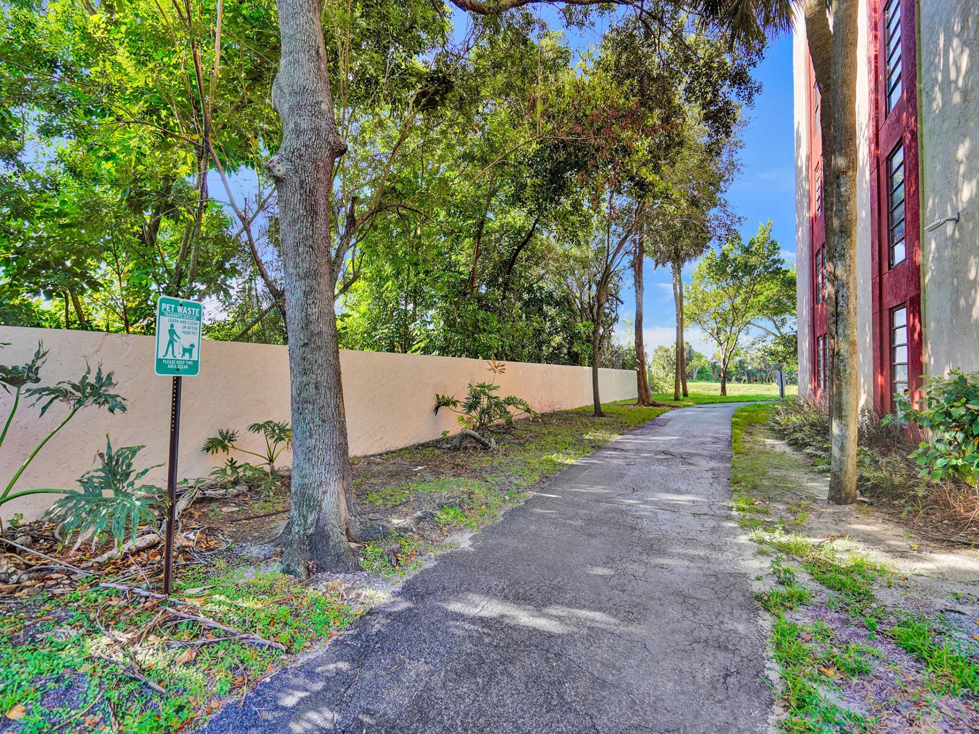 2200 S Cypress Bend Drive, Unit 707, Pompano Beach, FL 33069 Photo