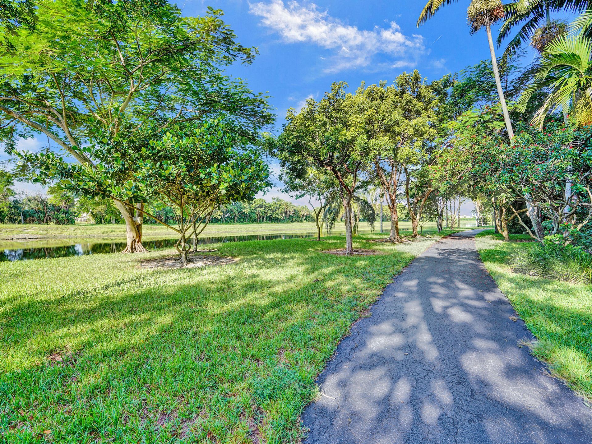 2200 S Cypress Bend Drive, Unit 707, Pompano Beach, FL 33069 Photo