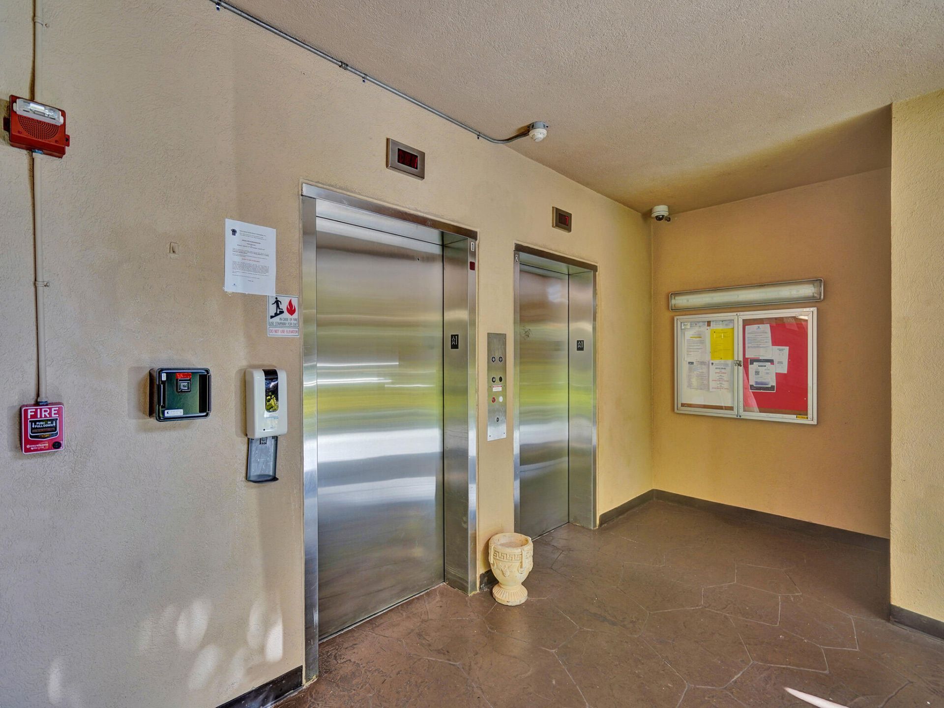 2200 S Cypress Bend Drive, Unit 707, Pompano Beach, FL 33069 Photo