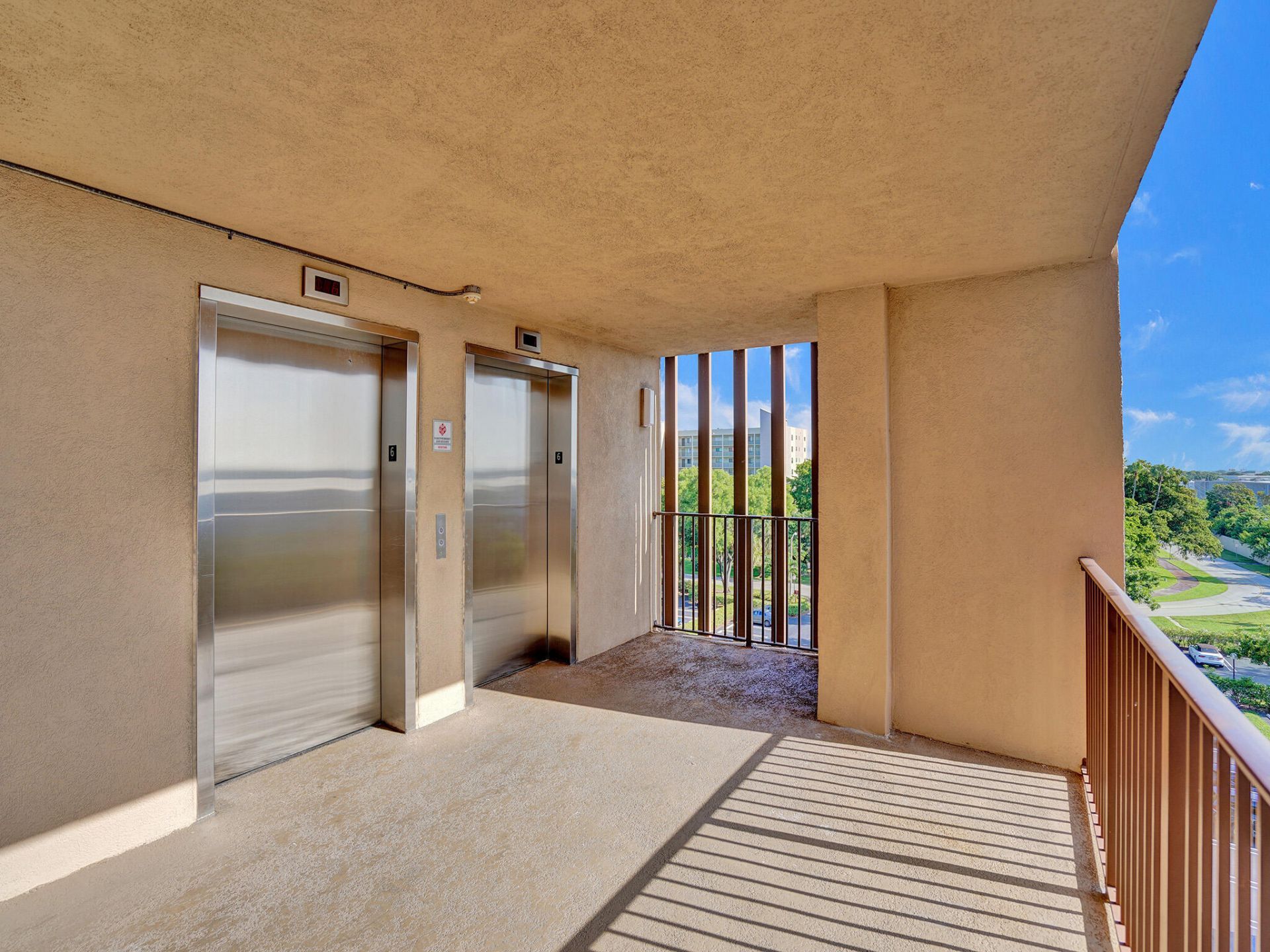 2200 S Cypress Bend Drive, Unit 707, Pompano Beach, FL 33069 Photo
