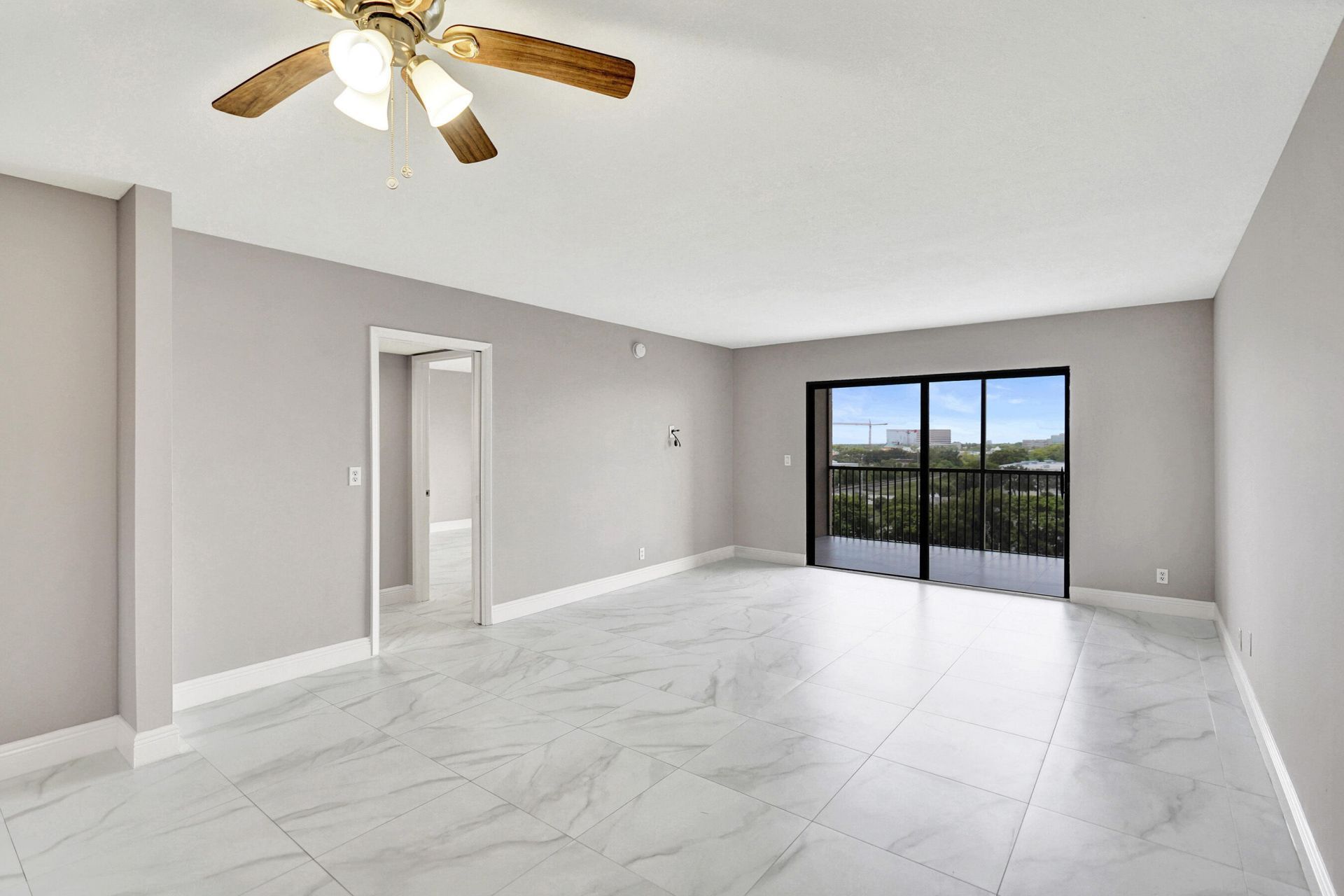2200 S Cypress Bend Drive, Unit 707, Pompano Beach, FL 33069 Photo