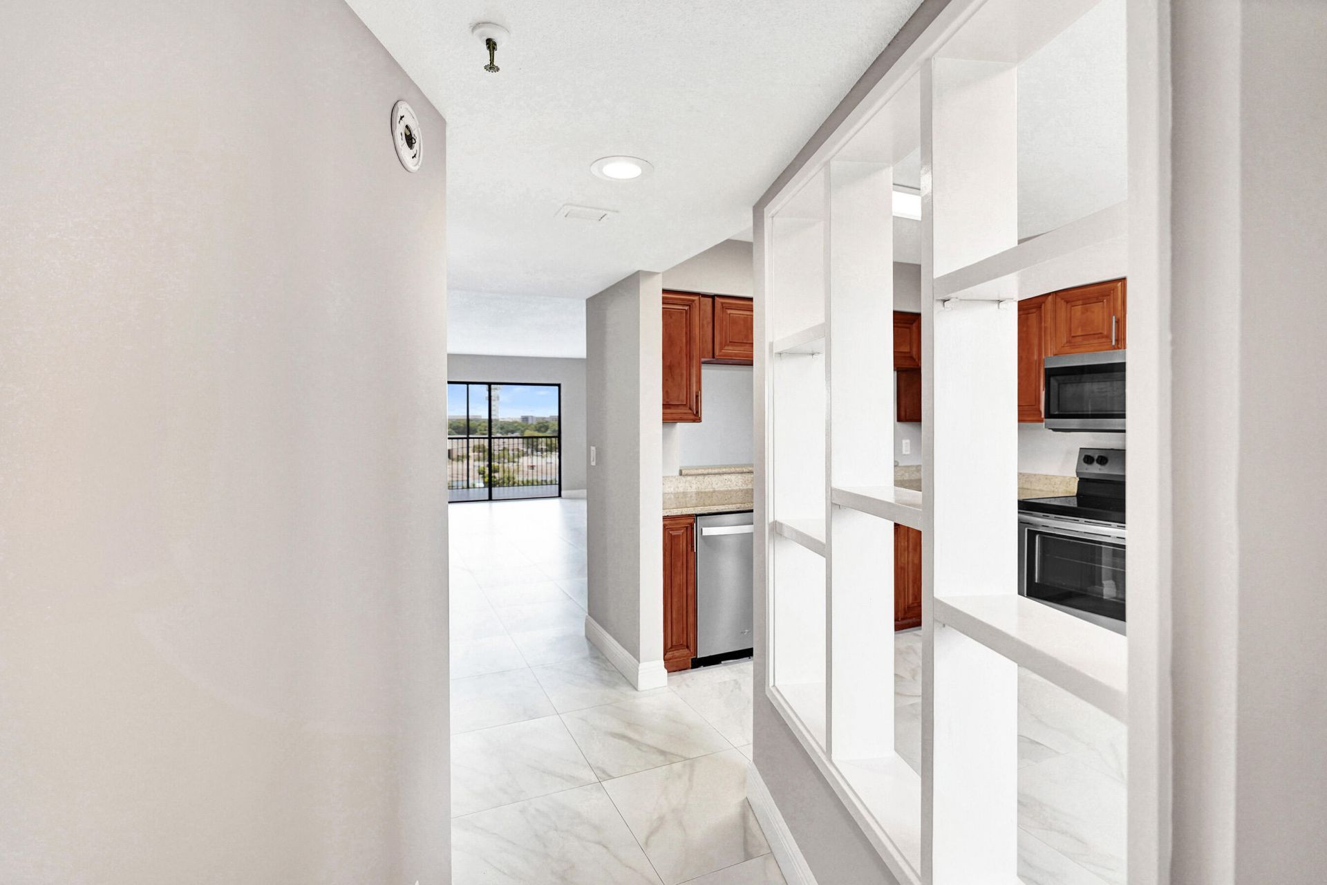 2200 S Cypress Bend Drive, Unit 707, Pompano Beach, FL 33069 Photo