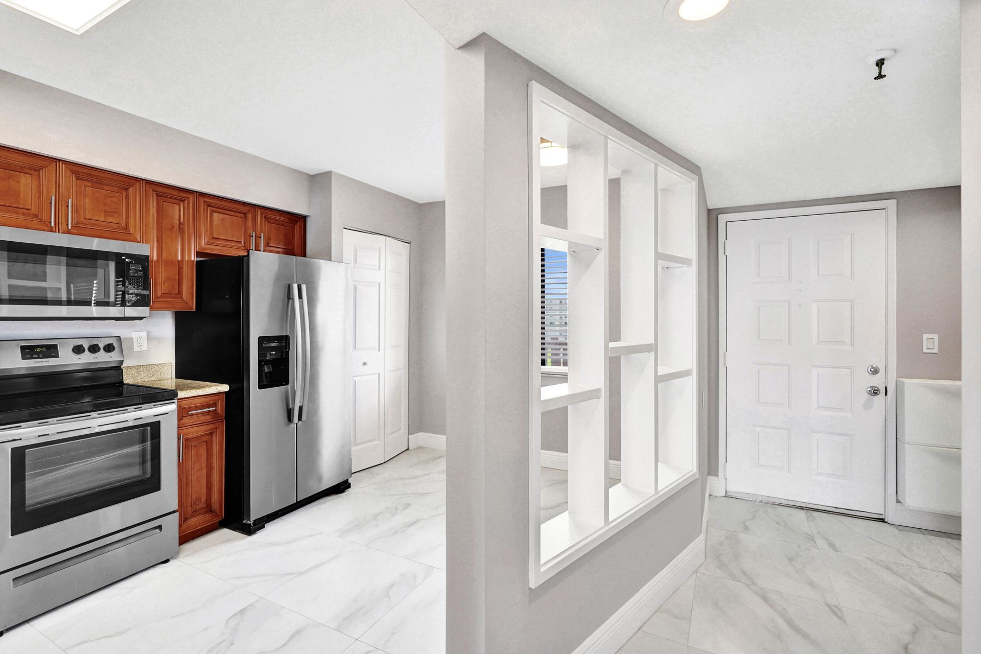 2200 S Cypress Bend Drive, Unit 707, Pompano Beach, FL 33069 Photo