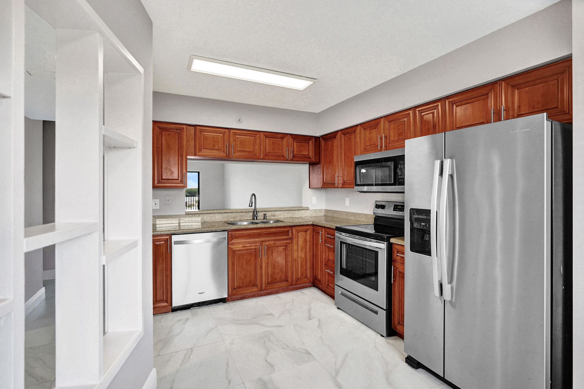 2200 S Cypress Bend Drive, Unit 707, Pompano Beach, FL 33069 Photo
