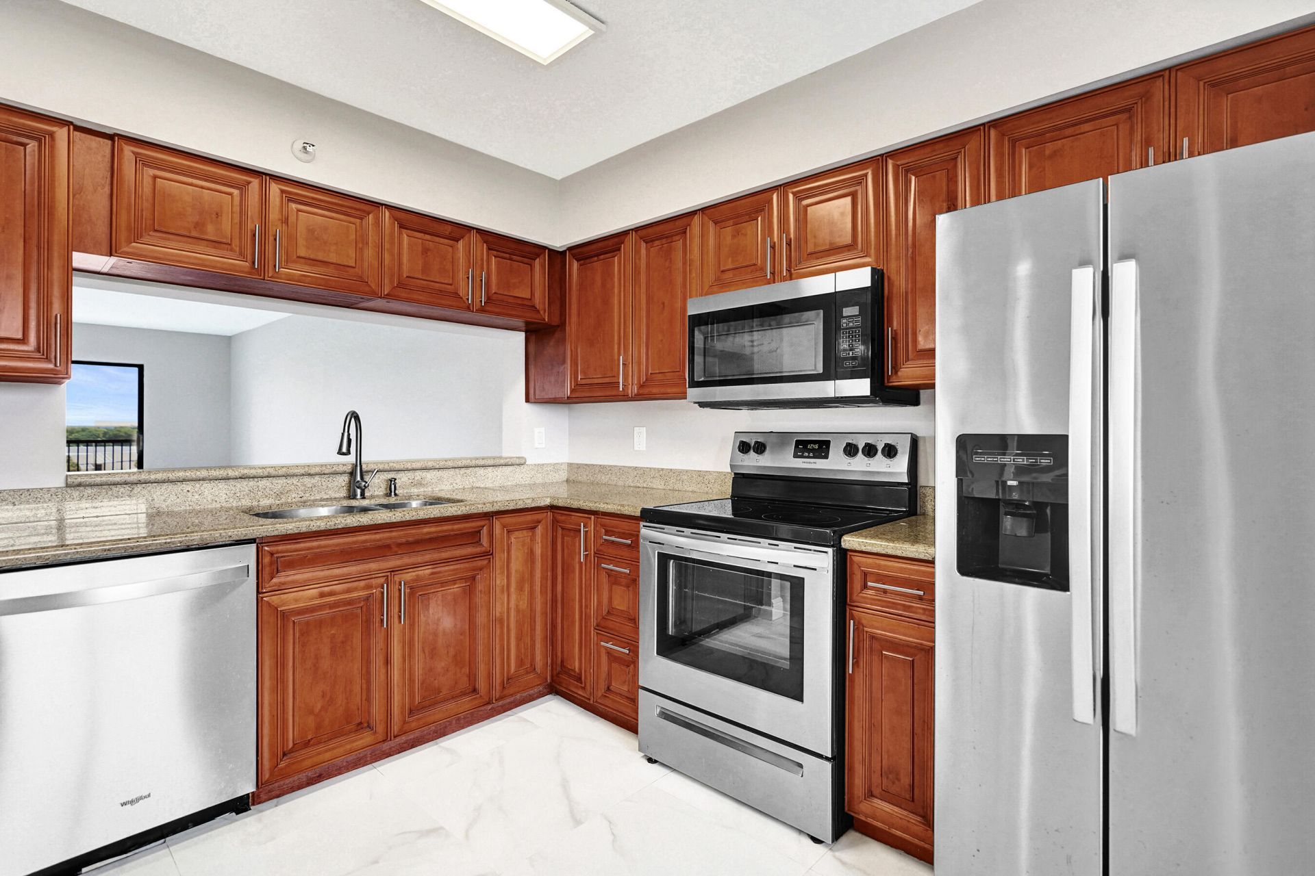 2200 S Cypress Bend Drive, Unit 707, Pompano Beach, FL 33069 Photo