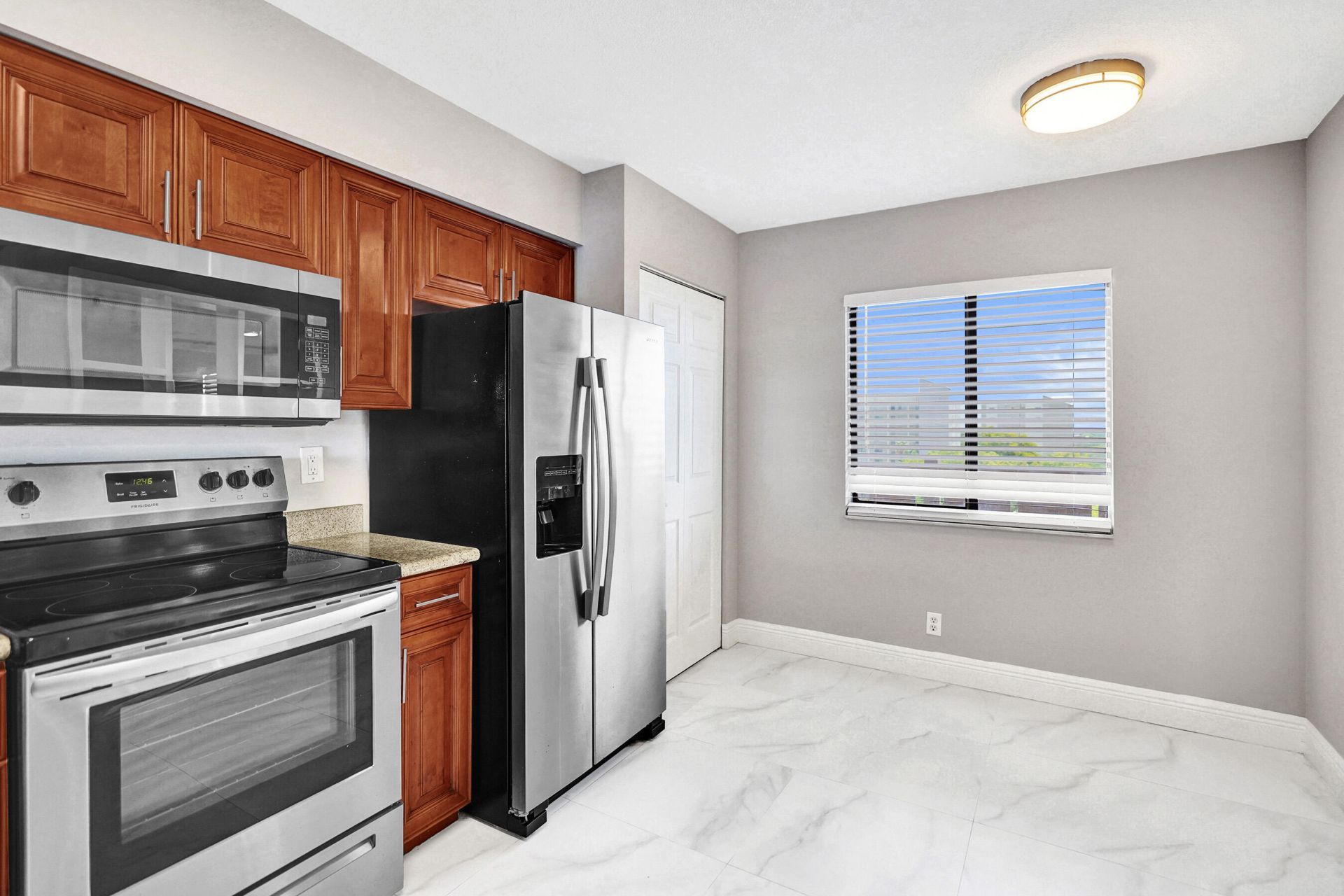 2200 S Cypress Bend Drive, Unit 707, Pompano Beach, FL 33069 Photo