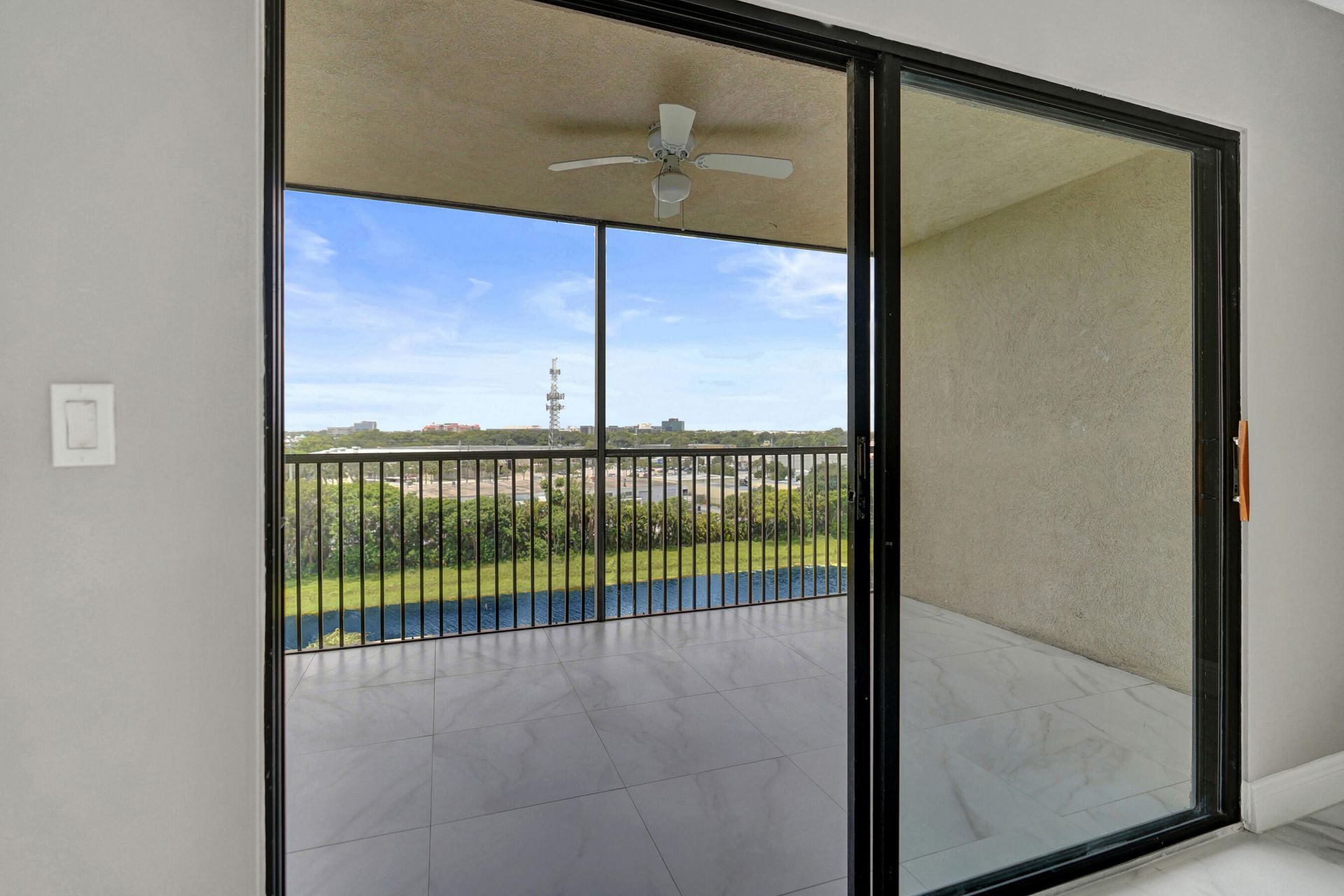 2200 S Cypress Bend Drive, Unit 707, Pompano Beach, FL 33069 Photo