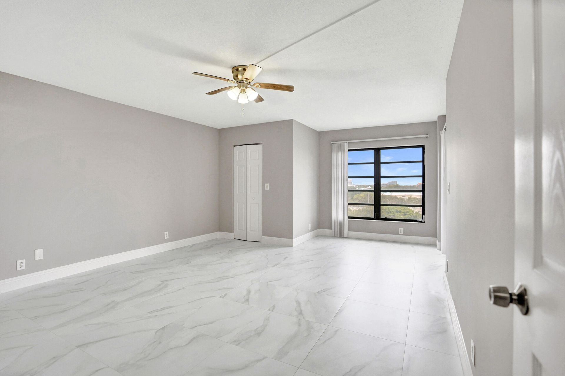 2200 S Cypress Bend Drive, Unit 707, Pompano Beach, FL 33069 Photo