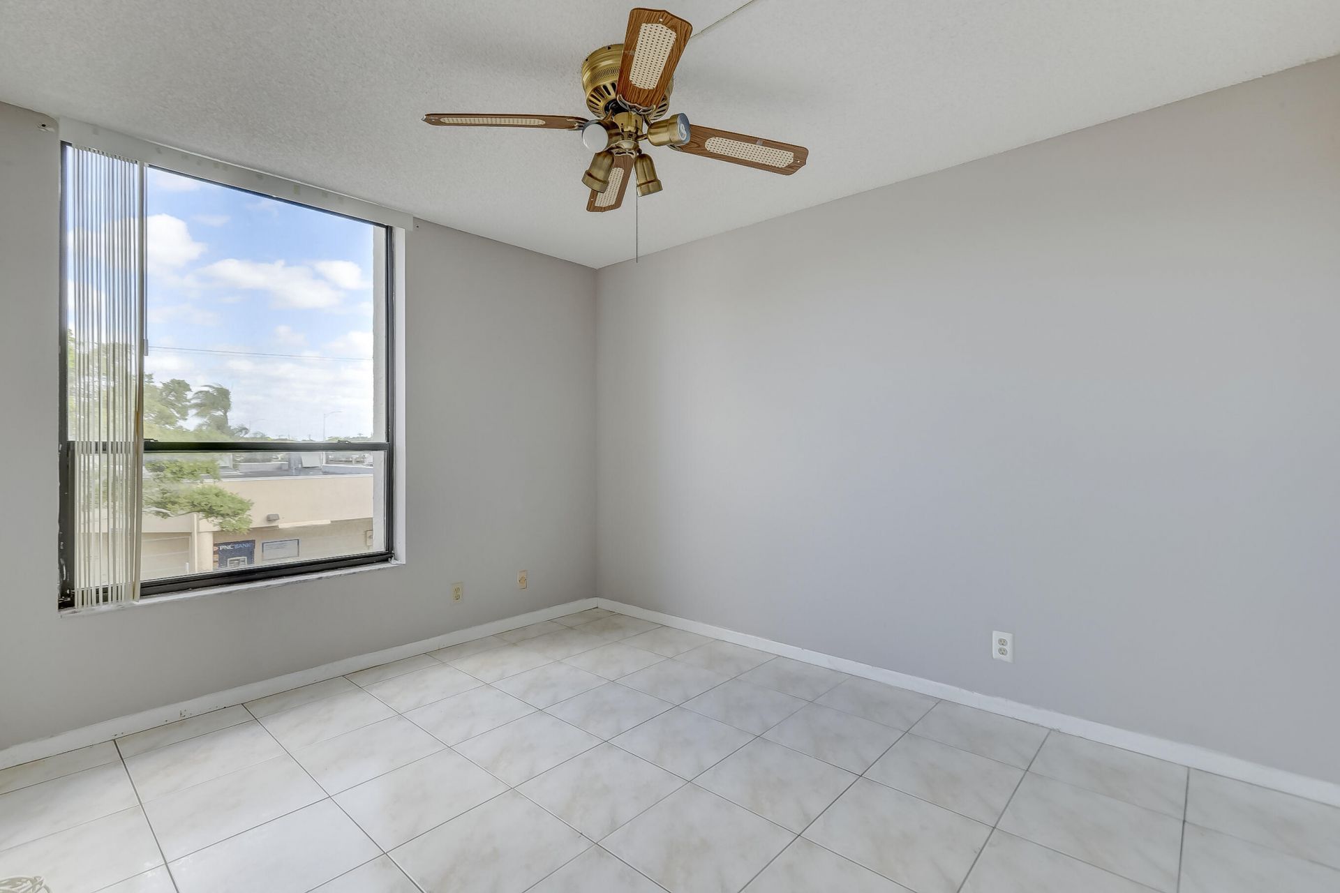6751 N University Drive, Unit 302, Tamarac, FL 33321 Photo