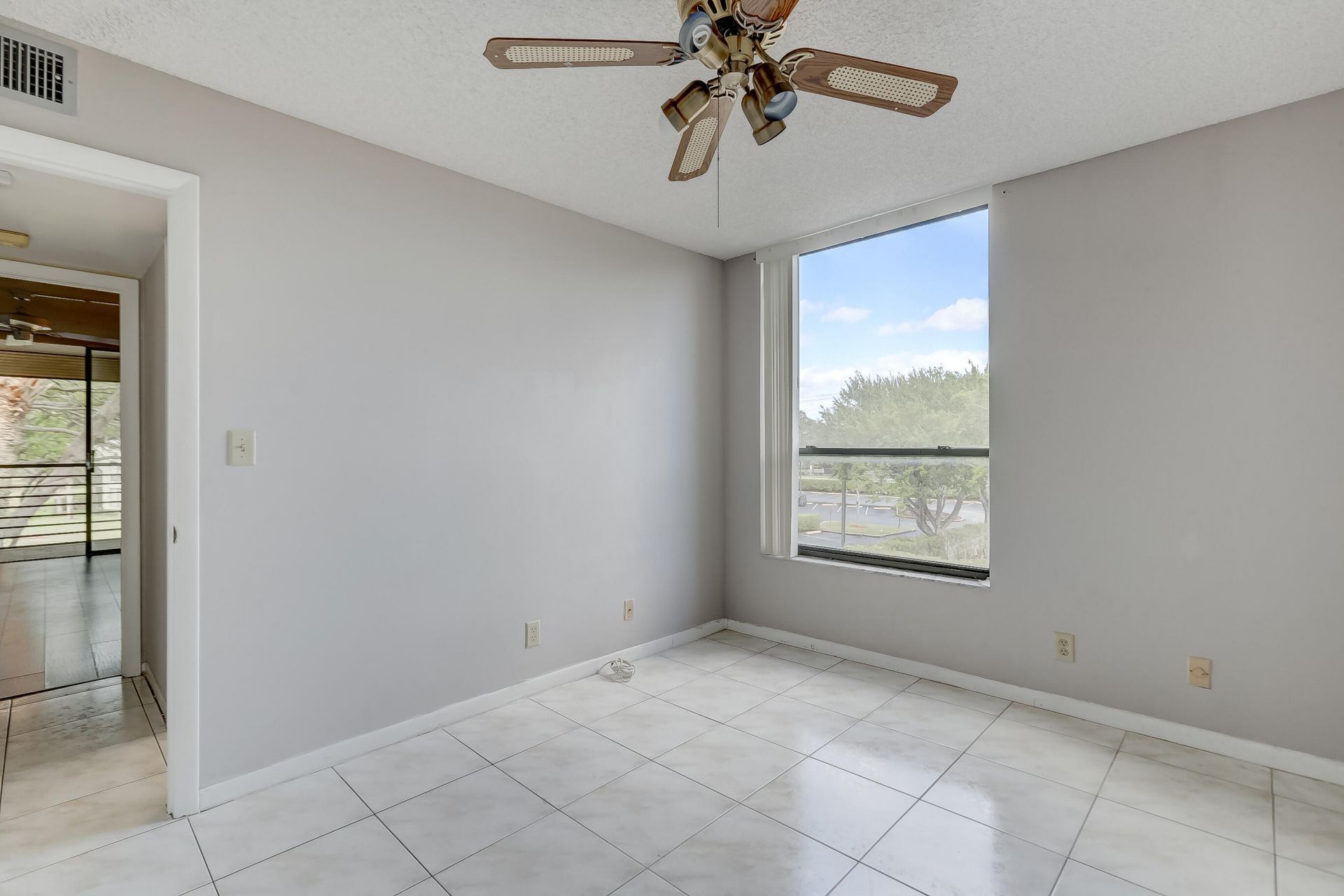 6751 N University Drive, Unit 302, Tamarac, FL 33321 Photo