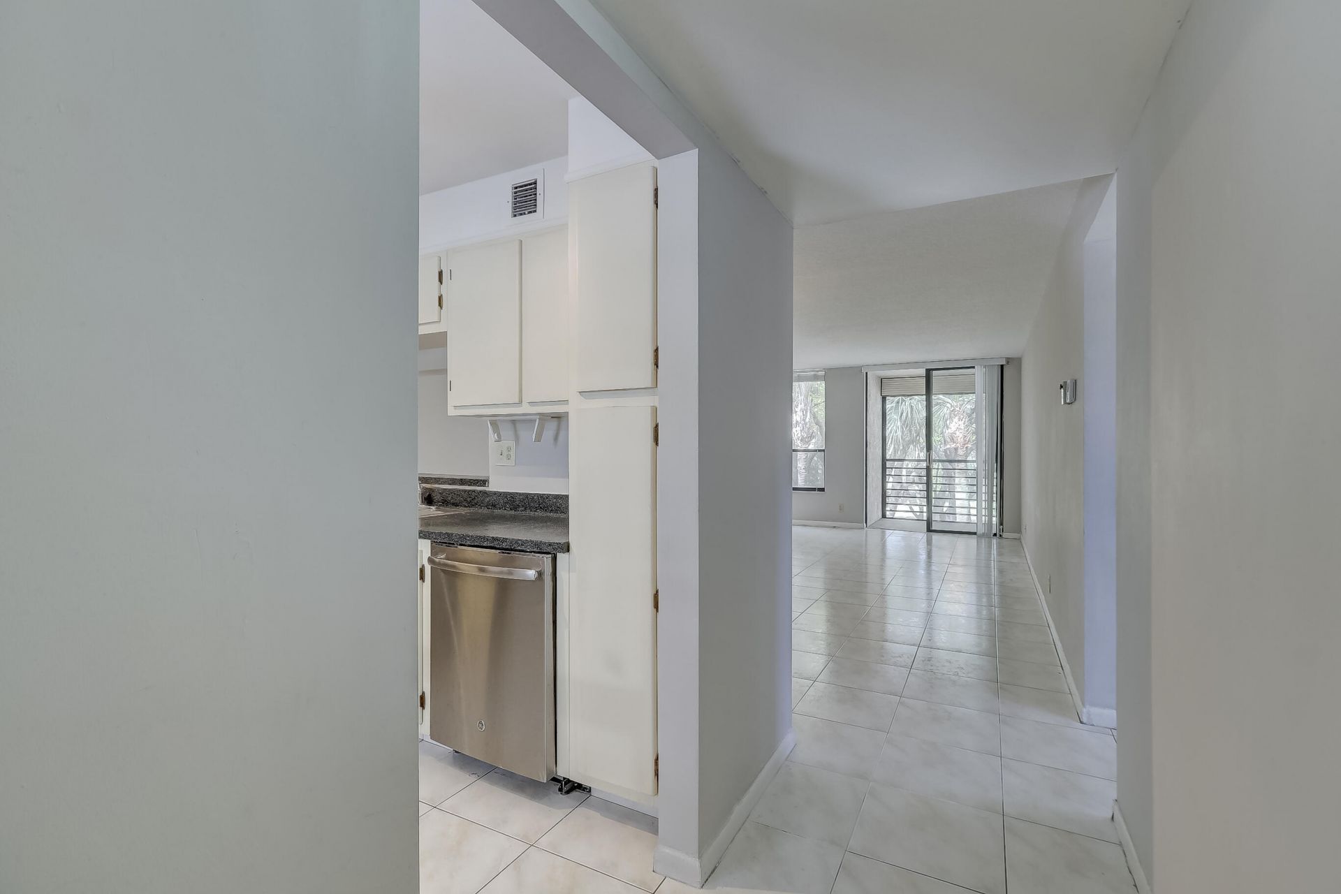 6751 N University Drive, Unit 302, Tamarac, FL 33321 Photo