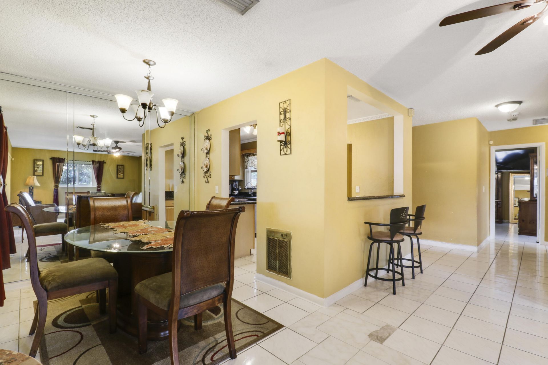 827 Caroline Avenue, West Palm Beach, FL 33413 Photo