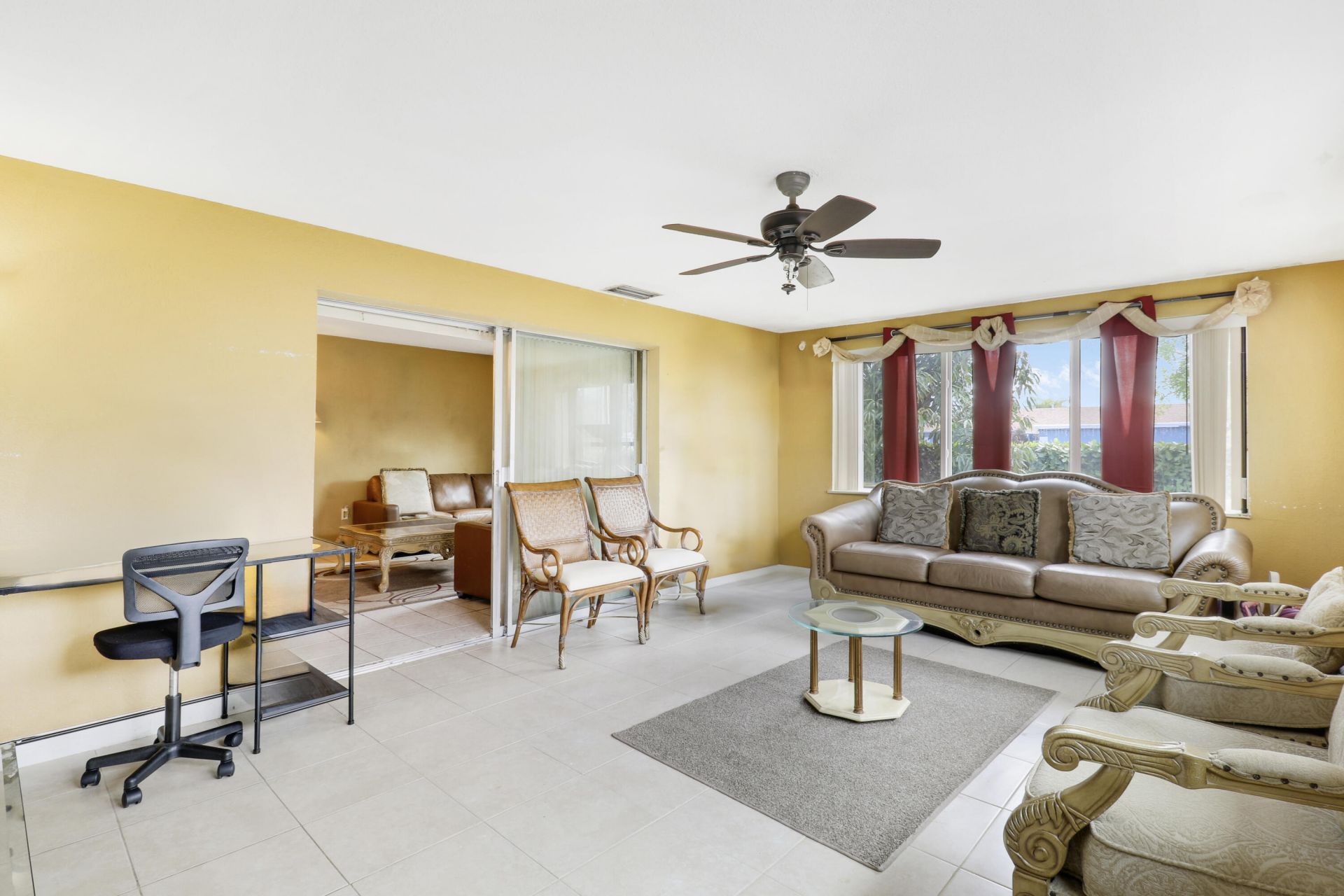 827 Caroline Avenue, West Palm Beach, FL 33413 Photo