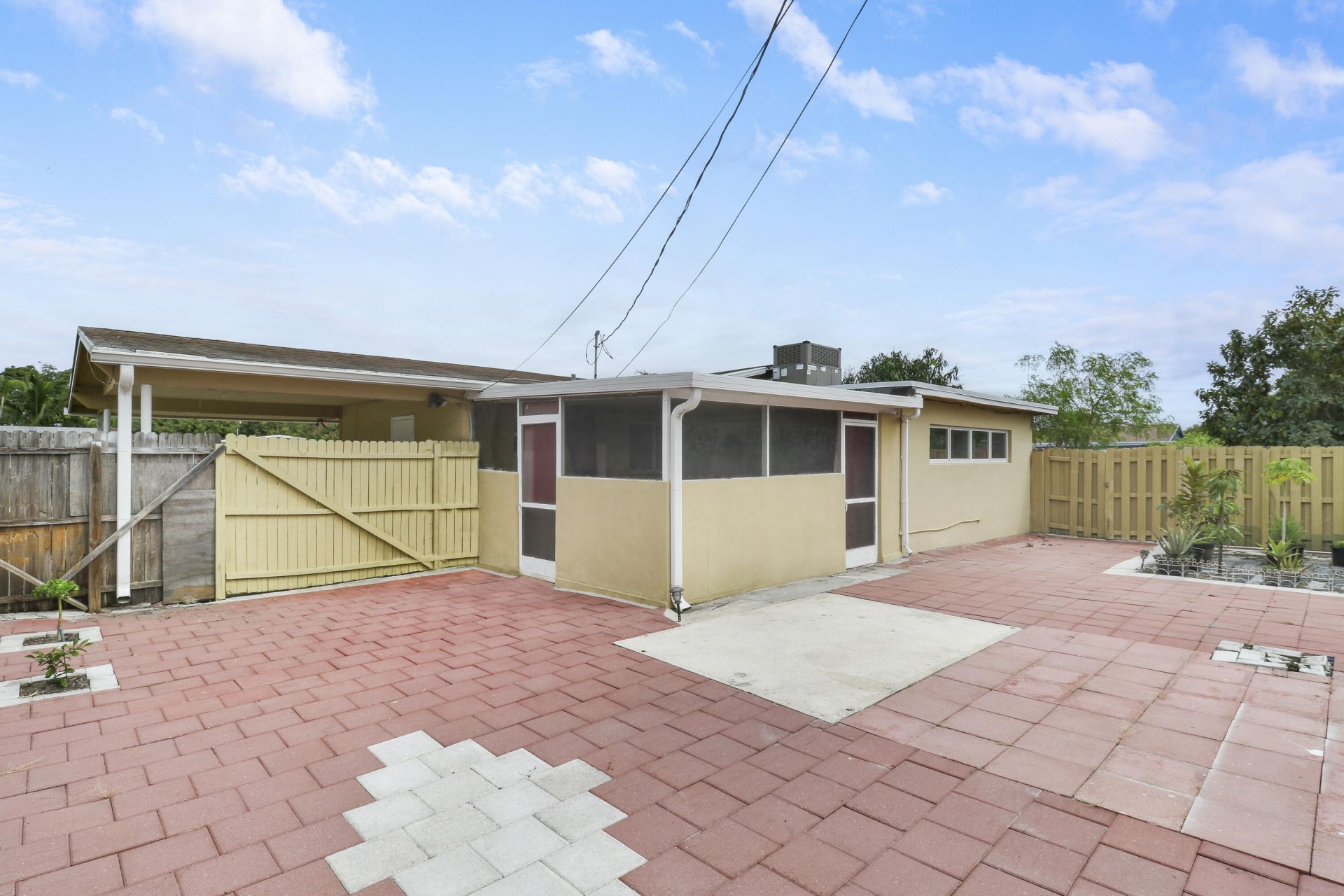 827 Caroline Avenue, West Palm Beach, FL 33413 Photo