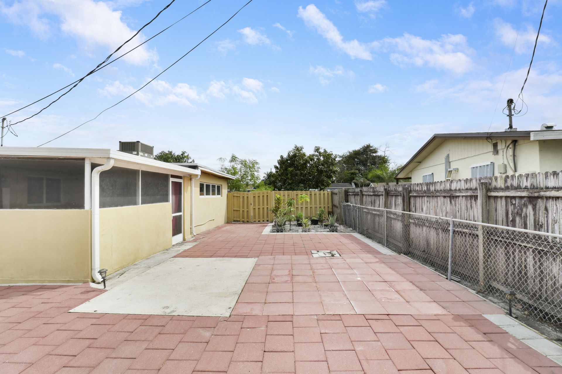 827 Caroline Avenue, West Palm Beach, FL 33413 Photo