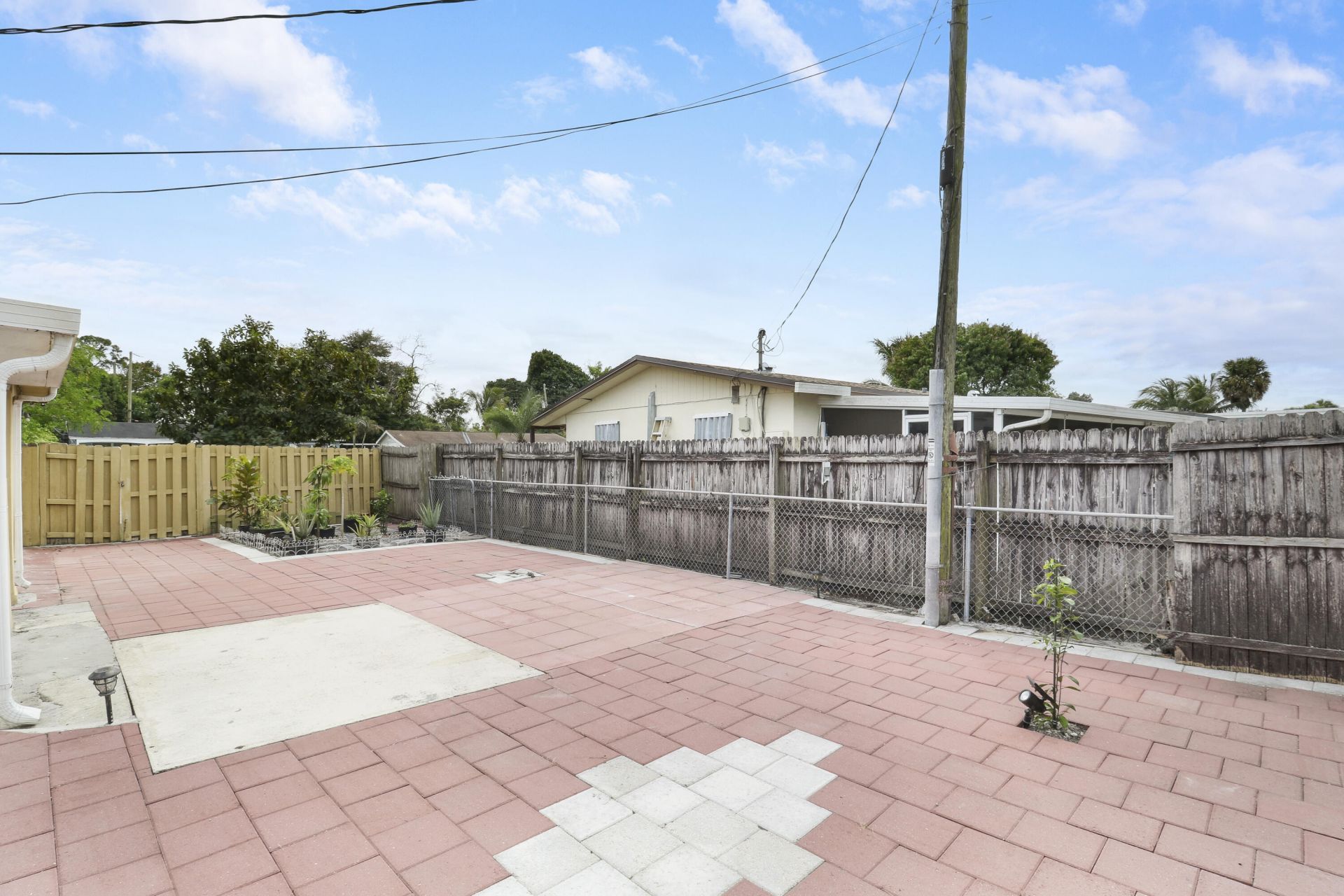 827 Caroline Avenue, West Palm Beach, FL 33413 Photo