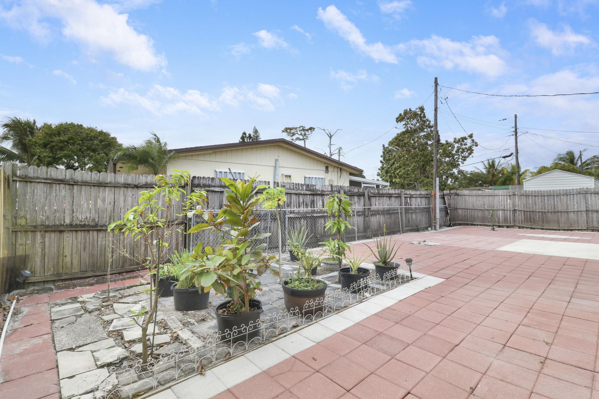827 Caroline Avenue, West Palm Beach, FL 33413 Photo