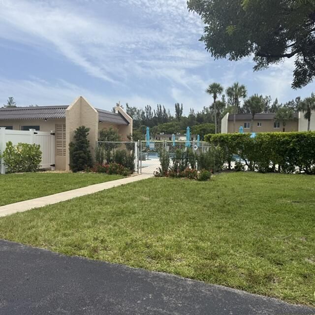 166 Lake Meryl Drive, West Palm Beach, FL 33411 Photo