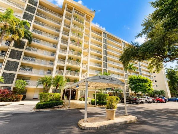 3520 Oaks Way, Unit 402, Pompano Beach, FL 33069
