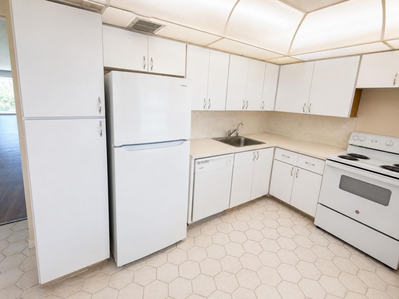 3520 Oaks Way, Unit 402, Pompano Beach, FL 33069 Photo
