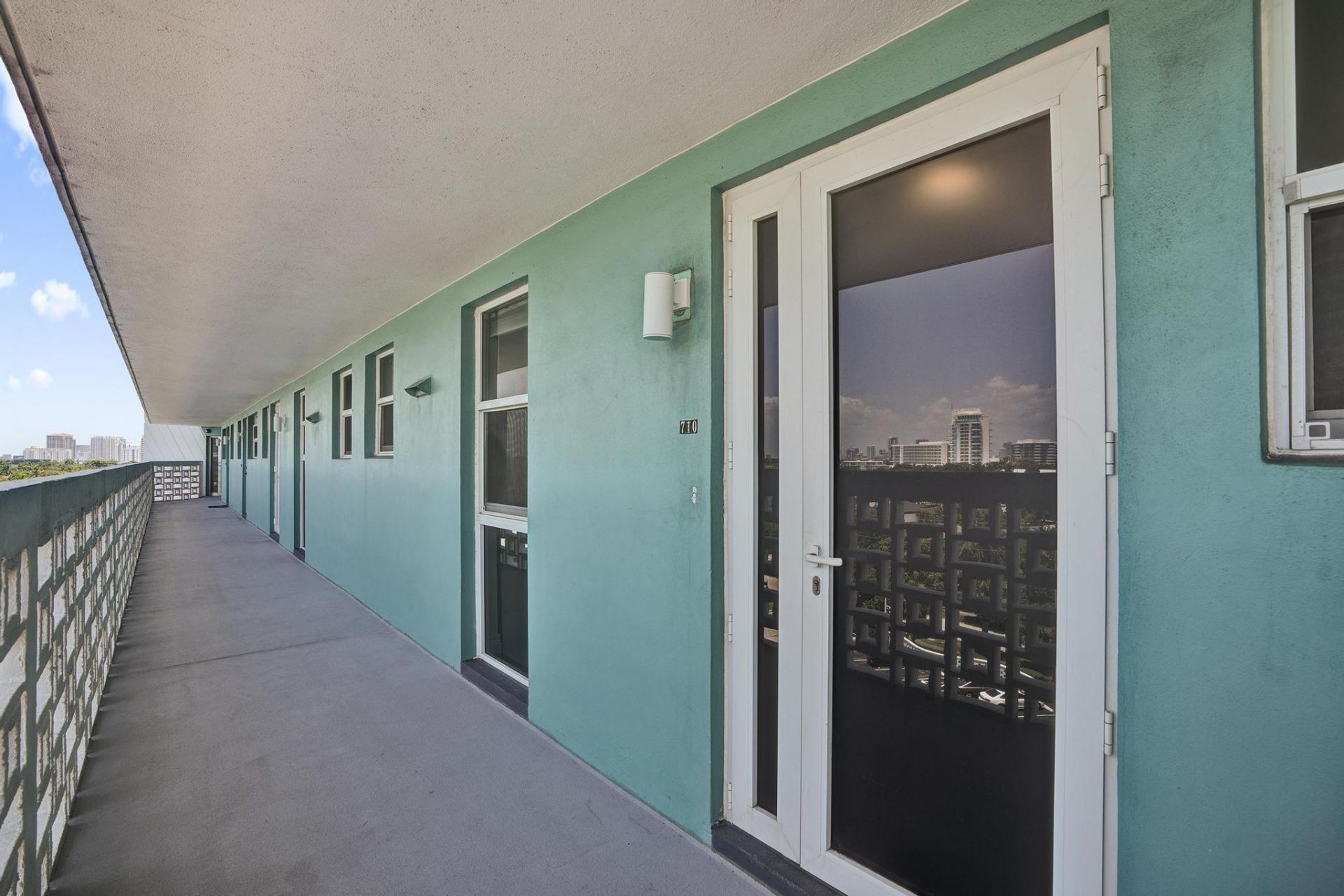 1900 S Ocean Drive, Unit 710, Fort Lauderdale, FL 33316 Photo