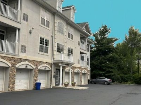 4 Quarry Dr, Woodland Park, NJ 07424