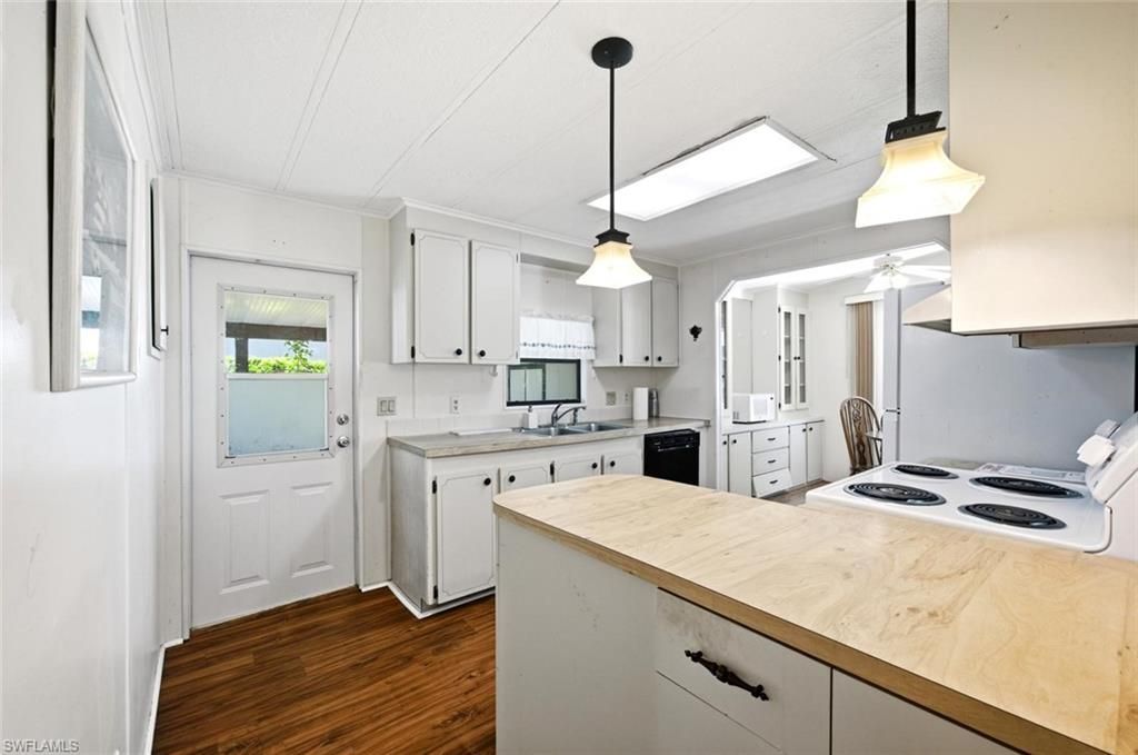 621 Charlemagne Blvd, Naples, FL 34112 Photo