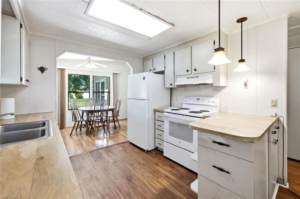 621 Charlemagne Blvd, Naples, FL 34112 Photo