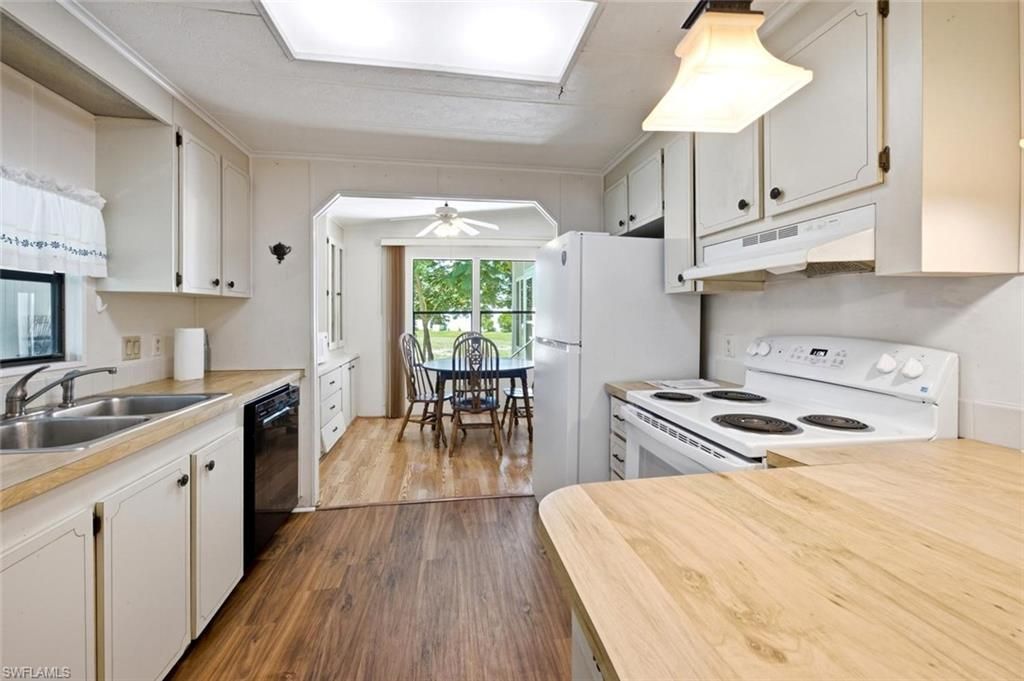 621 Charlemagne Blvd, Naples, FL 34112 Photo