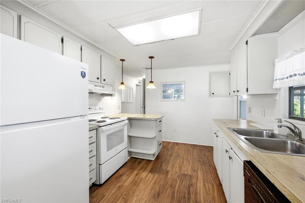621 Charlemagne Blvd, Naples, FL 34112 Photo
