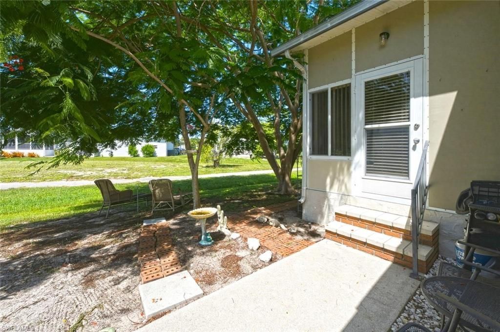 621 Charlemagne Blvd, Naples, FL 34112 Photo