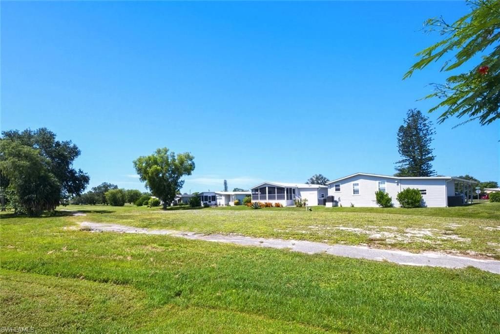 621 Charlemagne Blvd, Naples, FL 34112 Photo