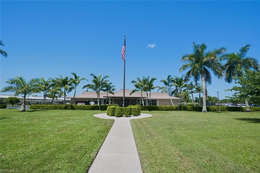 621 Charlemagne Blvd, Naples, FL 34112 Photo