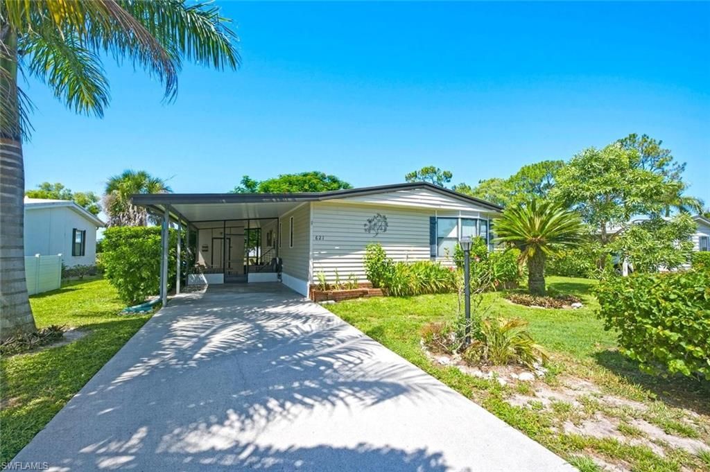 621 Charlemagne Blvd, Naples, FL 34112 Photo