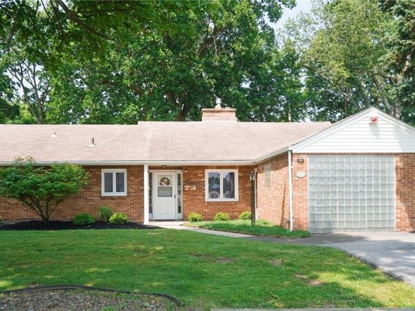 86 Farber Ln , Williamsville, NY 14221