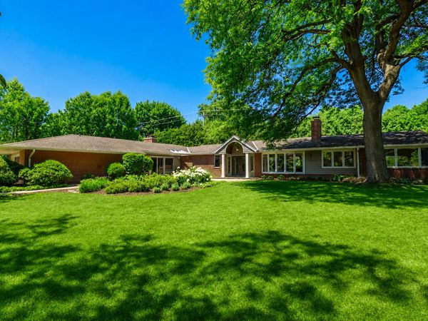 2644 N 97th St, Wauwatosa, WI 53226