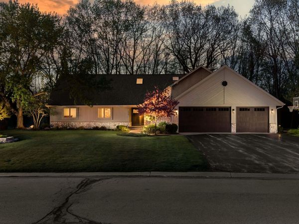 14920 Clare-Bridge Ln, Brookfield, WI 53005