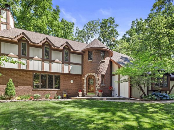 S68W17886 East Dr, Muskego, WI 53150