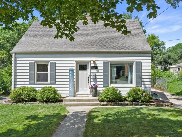 1128 Lindbergh Ave, Waukesha, WI 53188