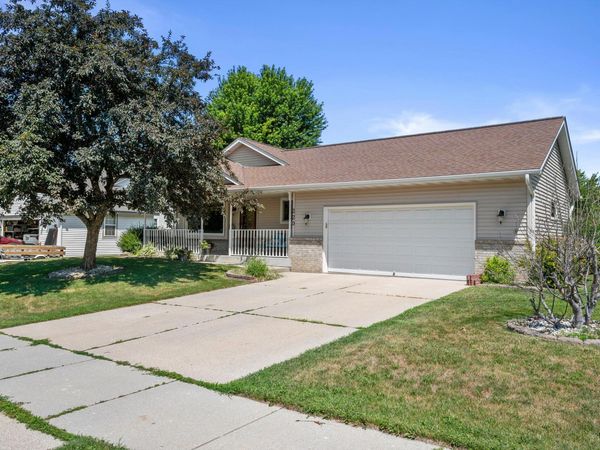 220 Whisper Ln, Kewaskum, WI 53040